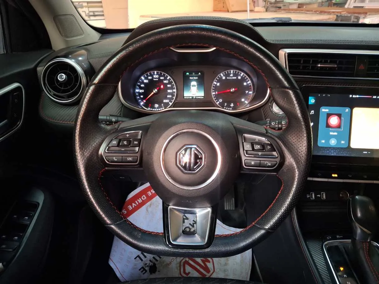 Car image 16