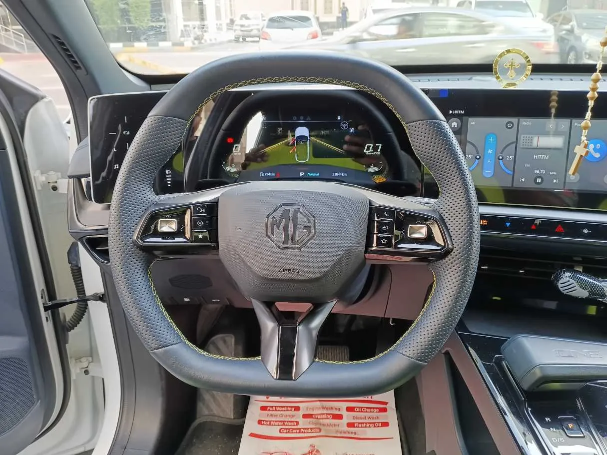 Car image 13