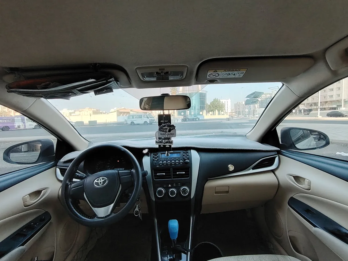 Car image 17