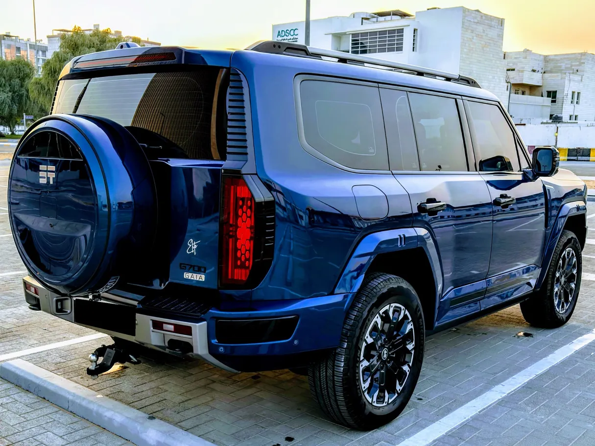 Car image 3