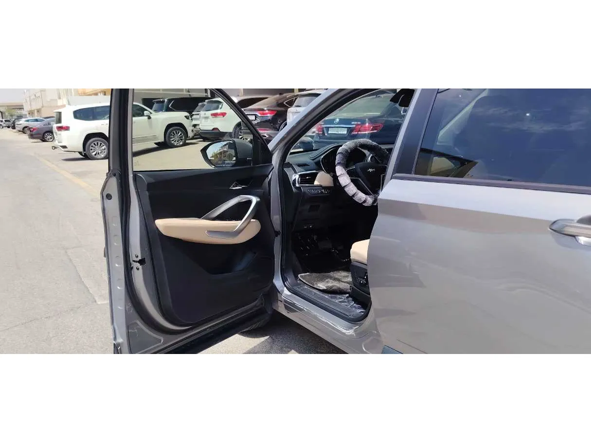 Car image 11