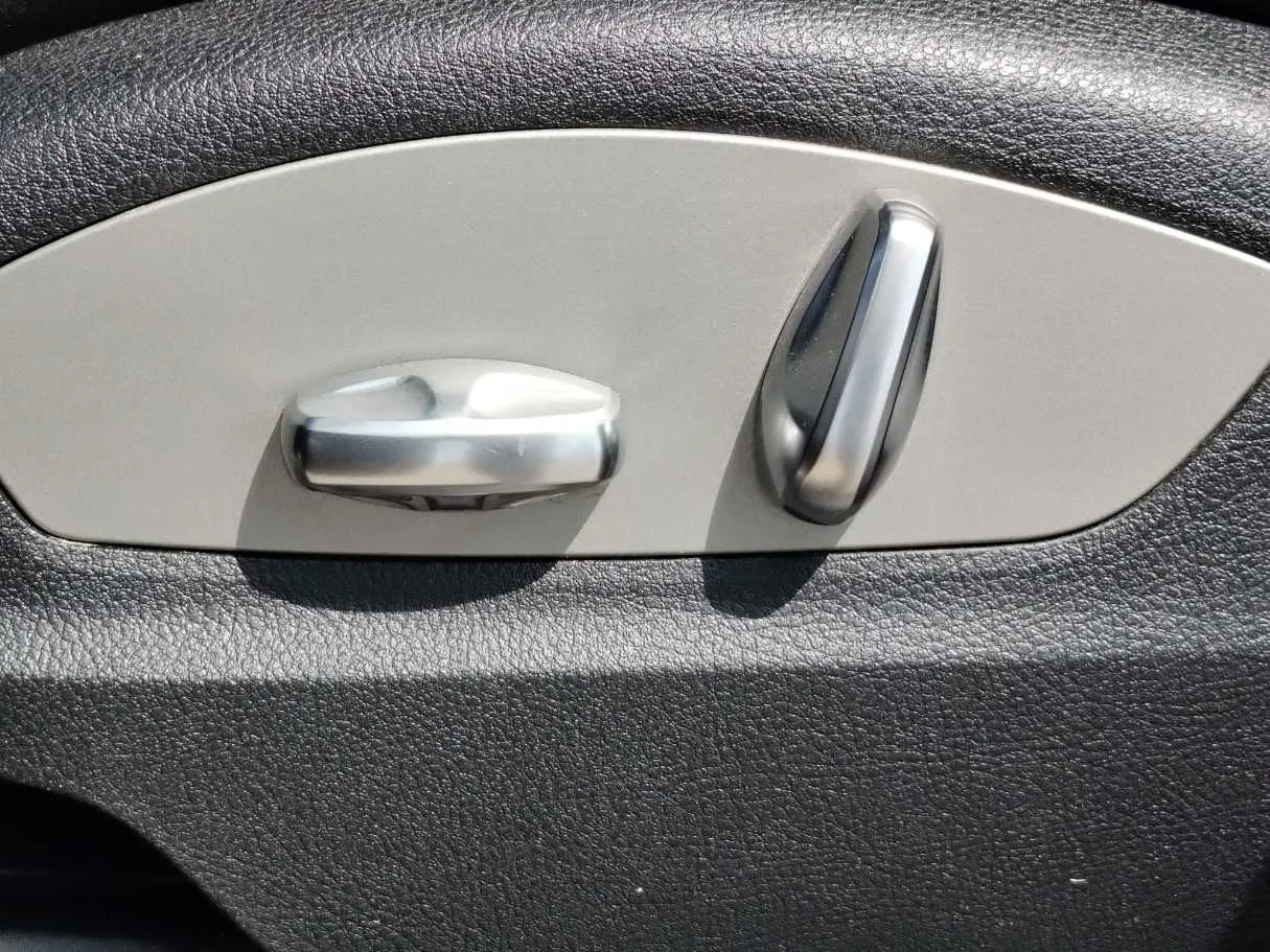Car image 29