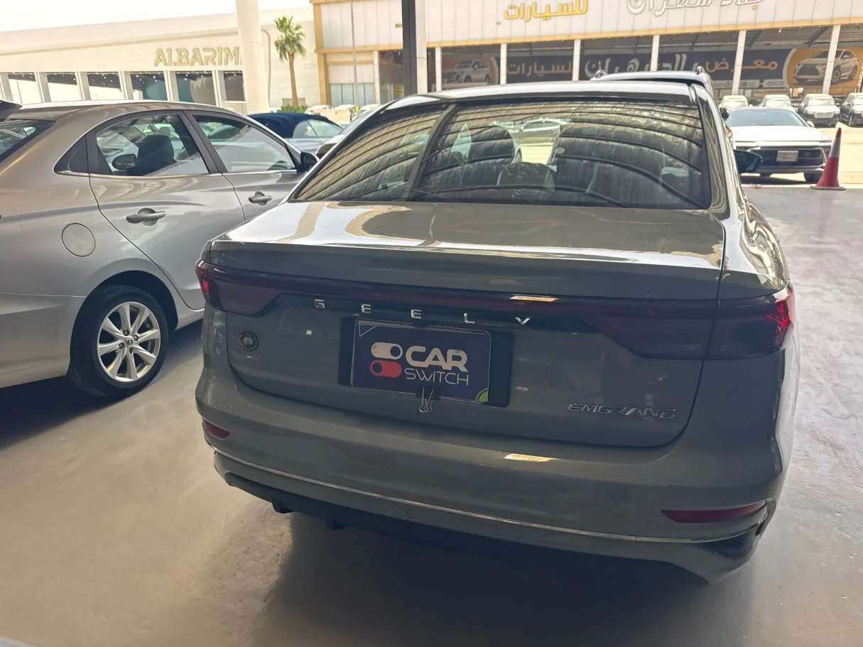 Car image 5