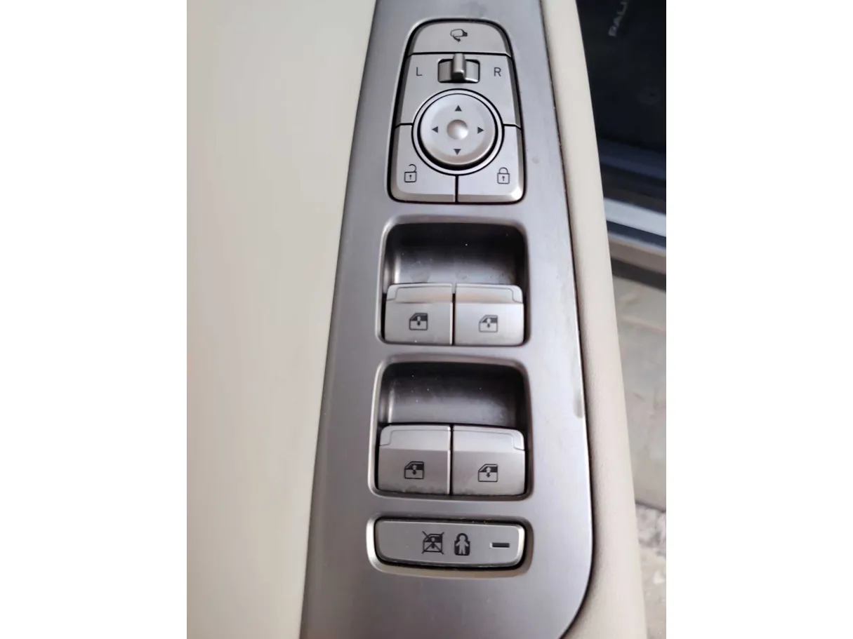 Car image 35