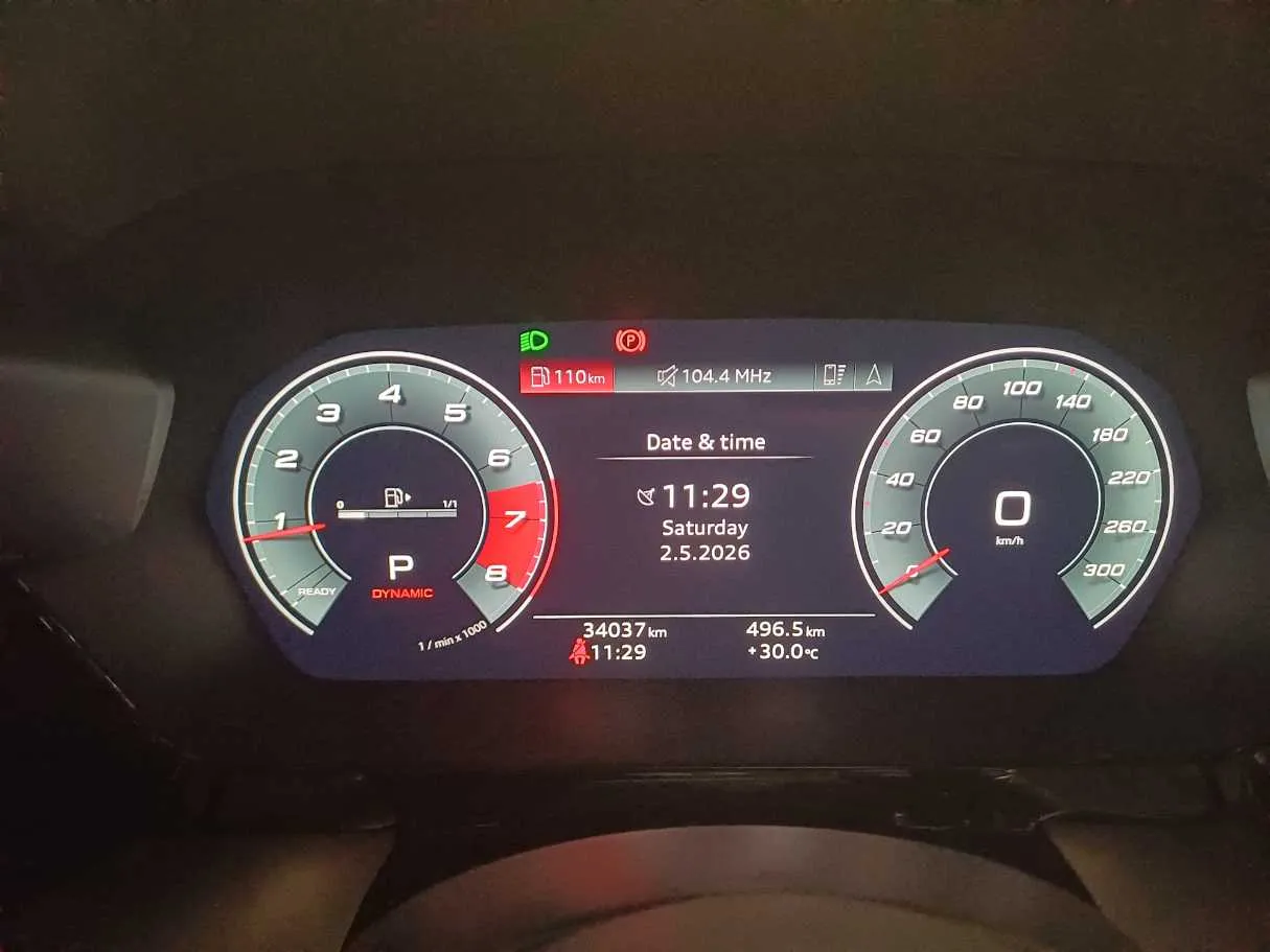 Car image 18