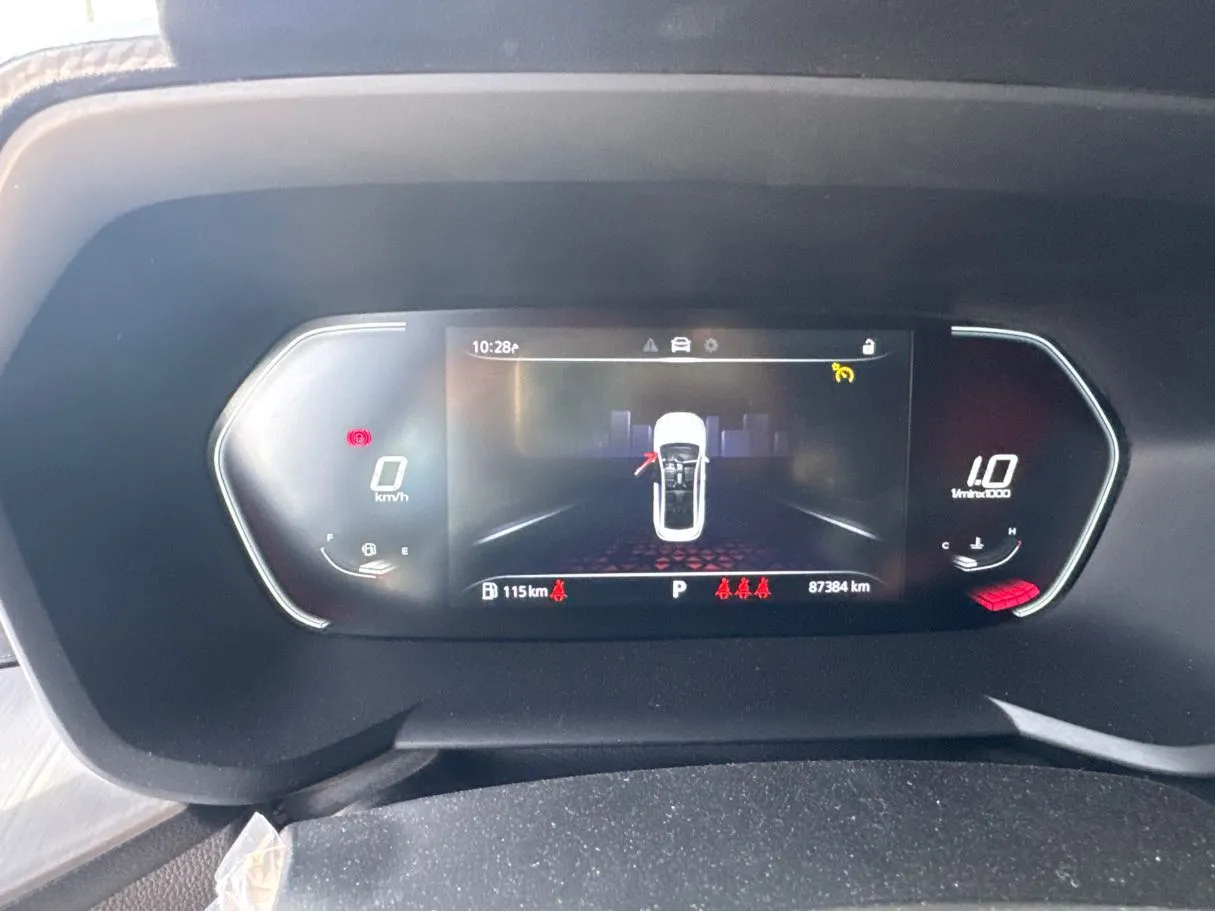 Car image 19