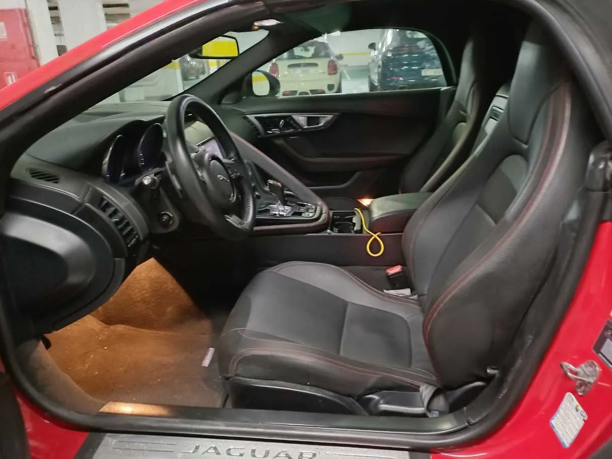 Car image 12