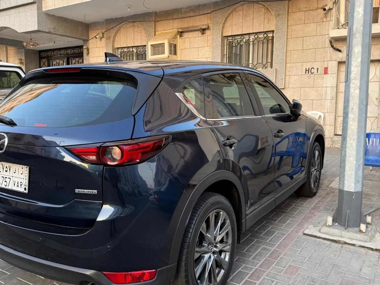 Car image 11