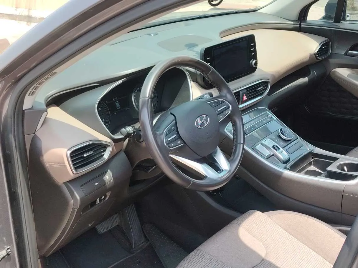 Car image 12