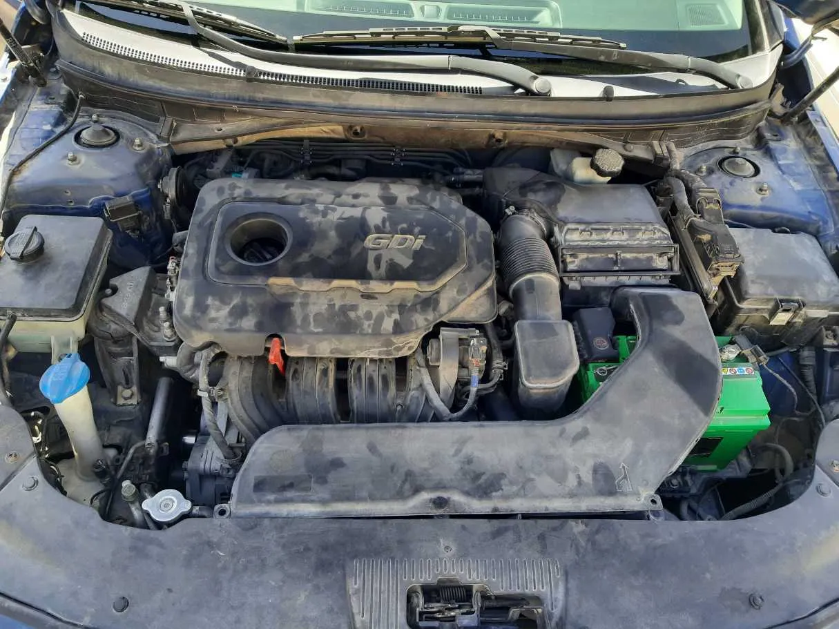 Car image 19