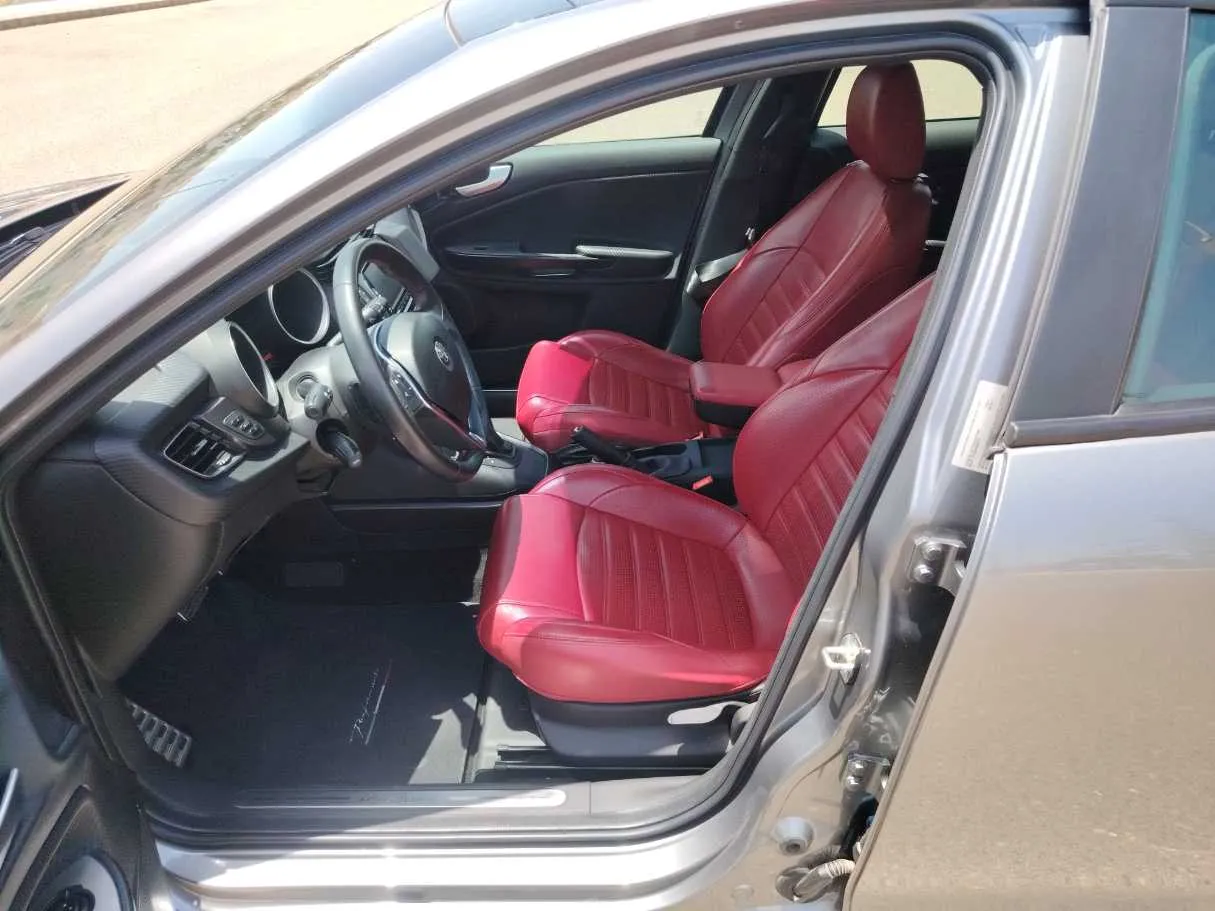 Car image 14