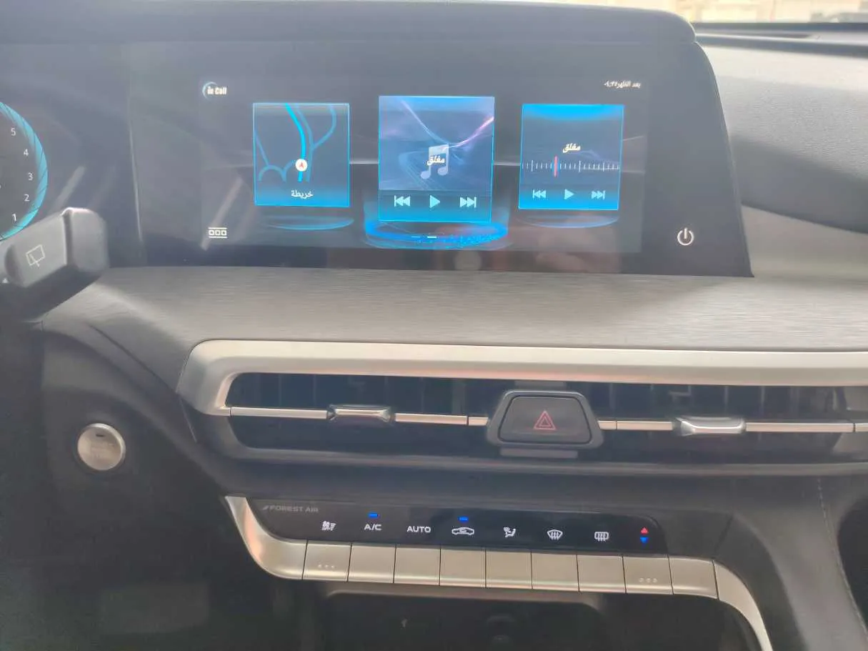 Car image 19