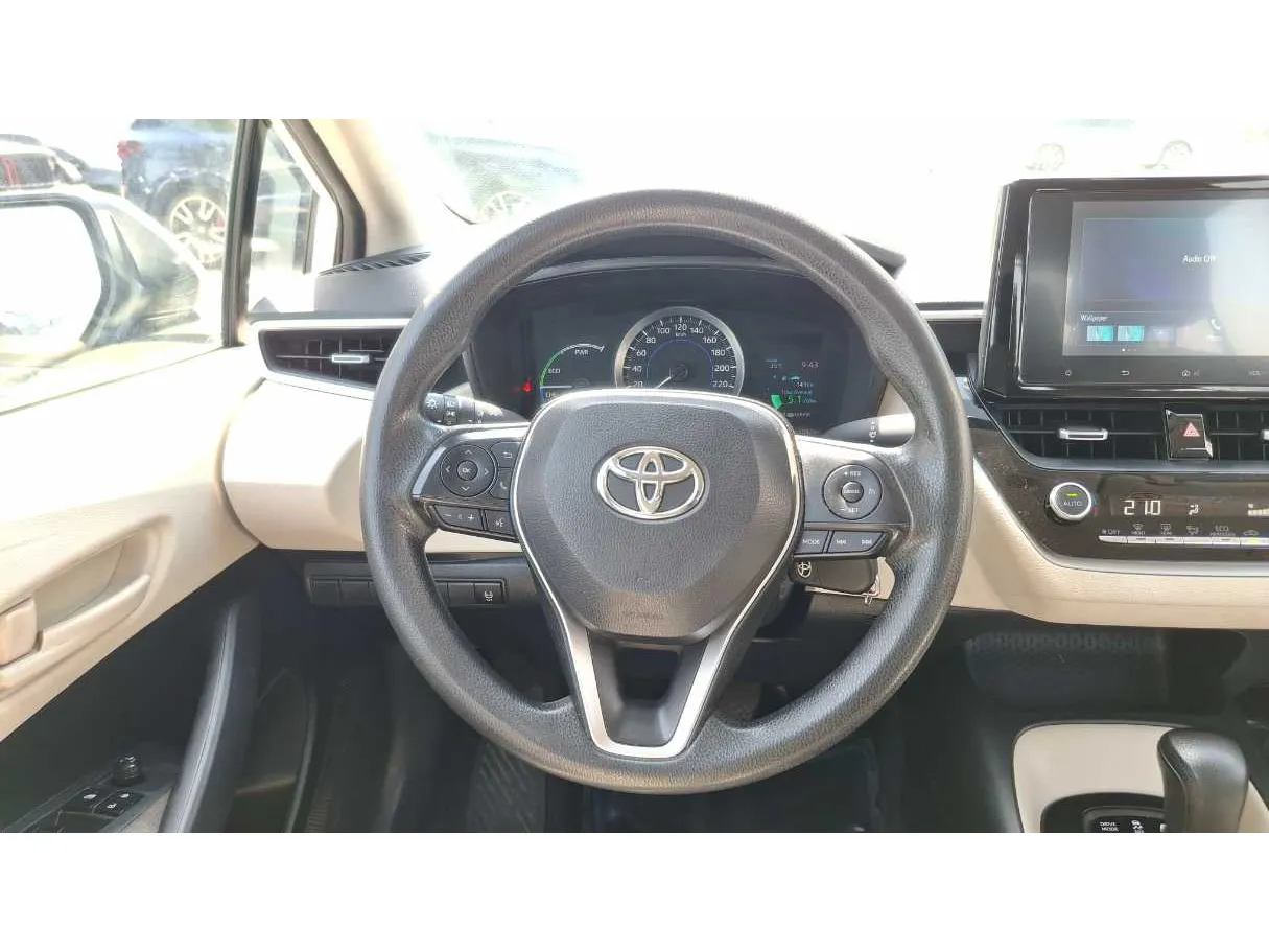 Car image 14