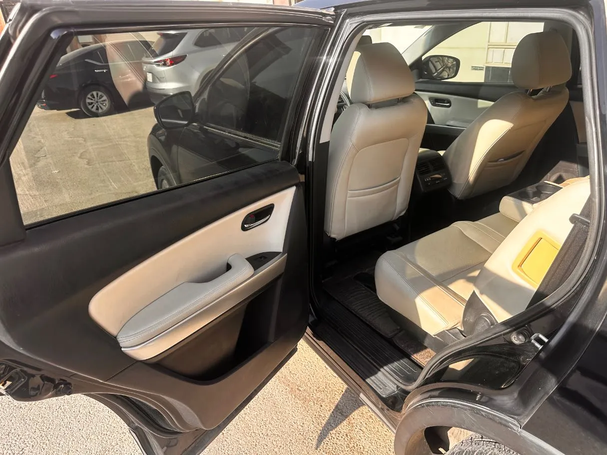 Car image 13