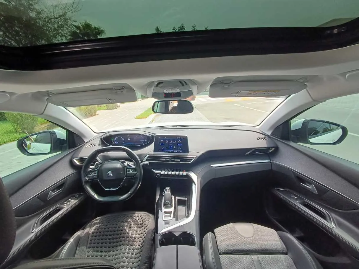 Car image 17
