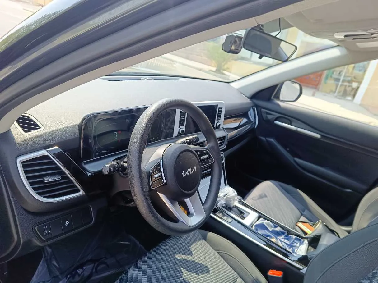 Car image 15