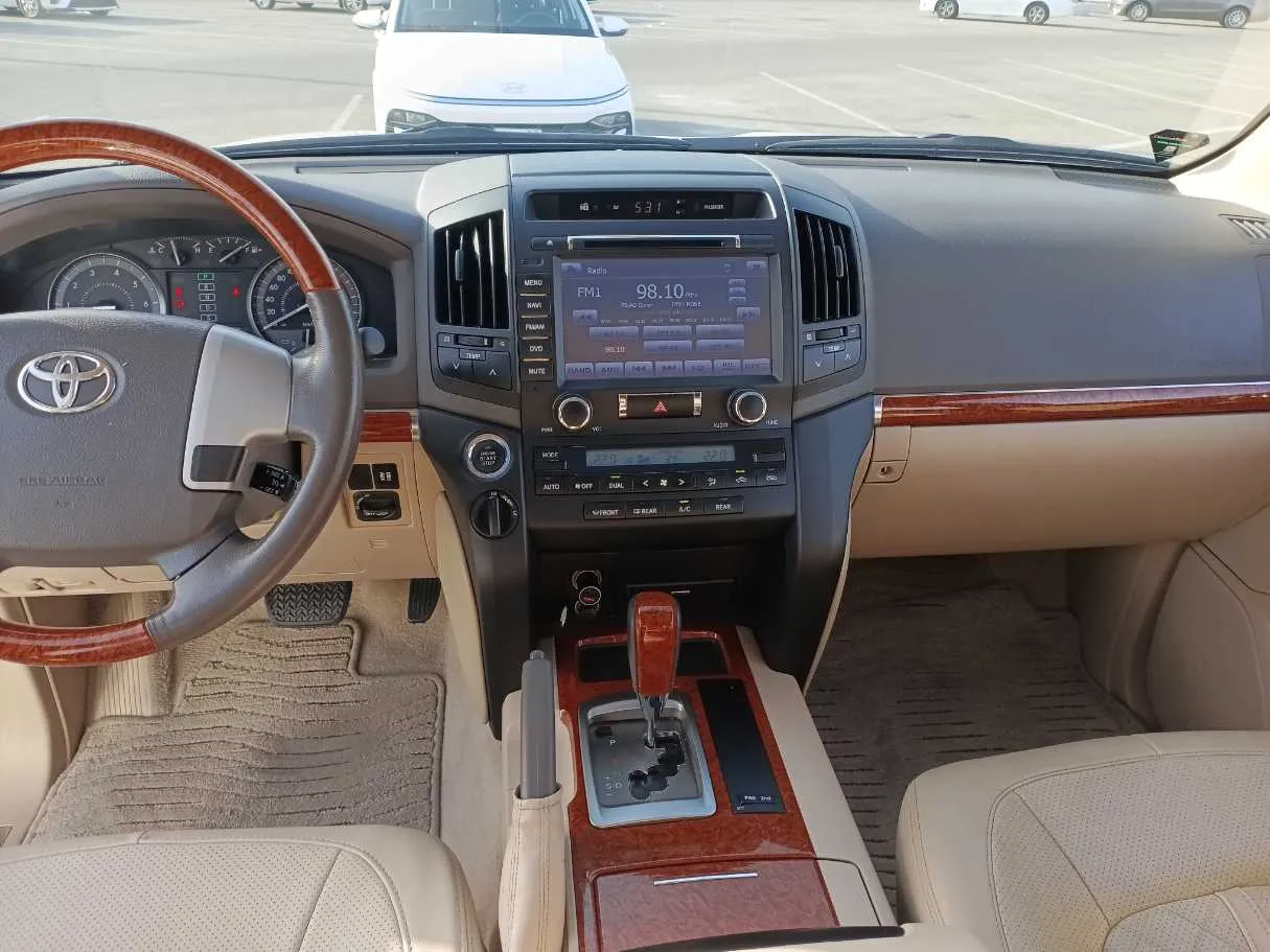 Car image 15