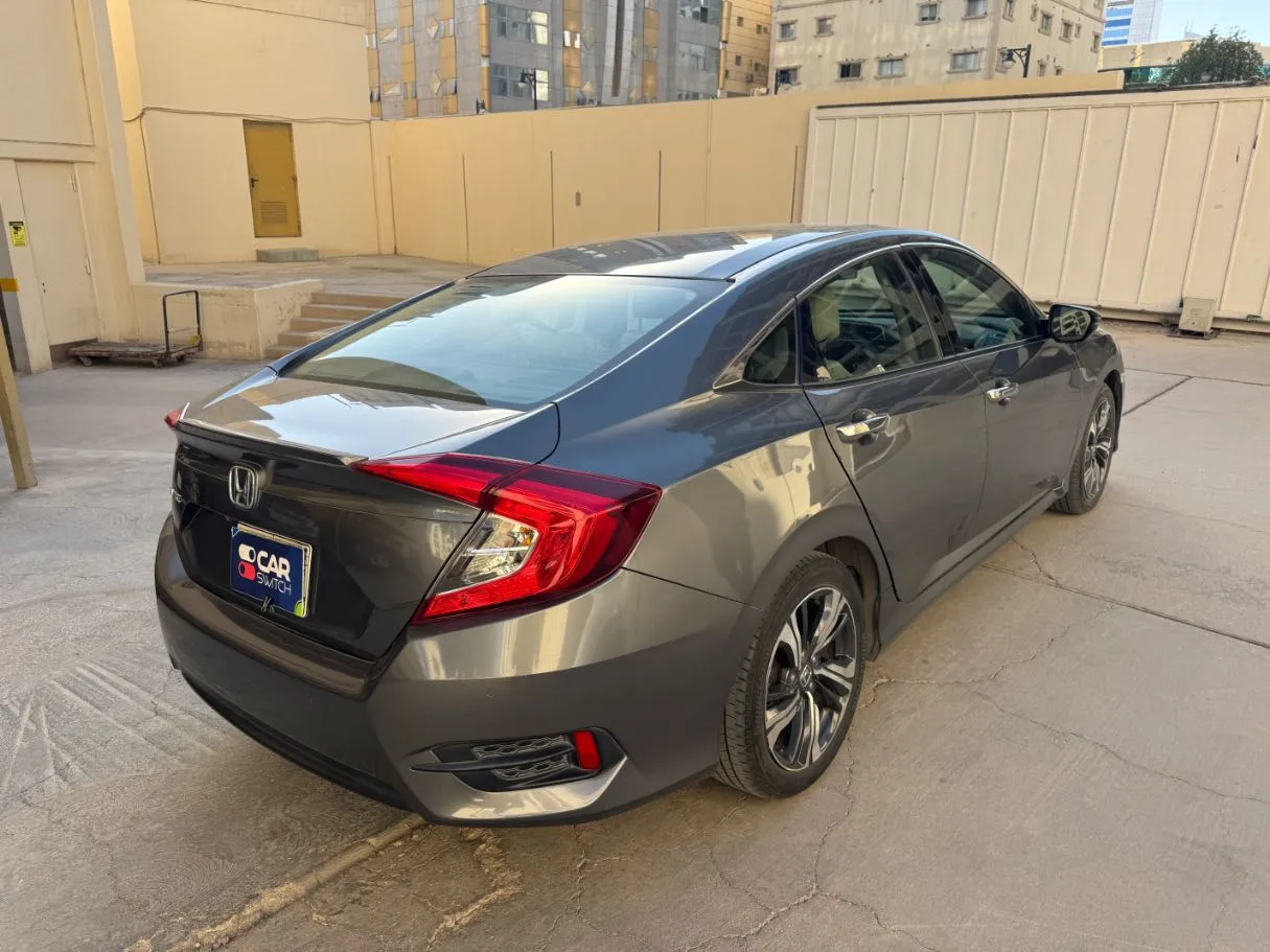 Car image 5