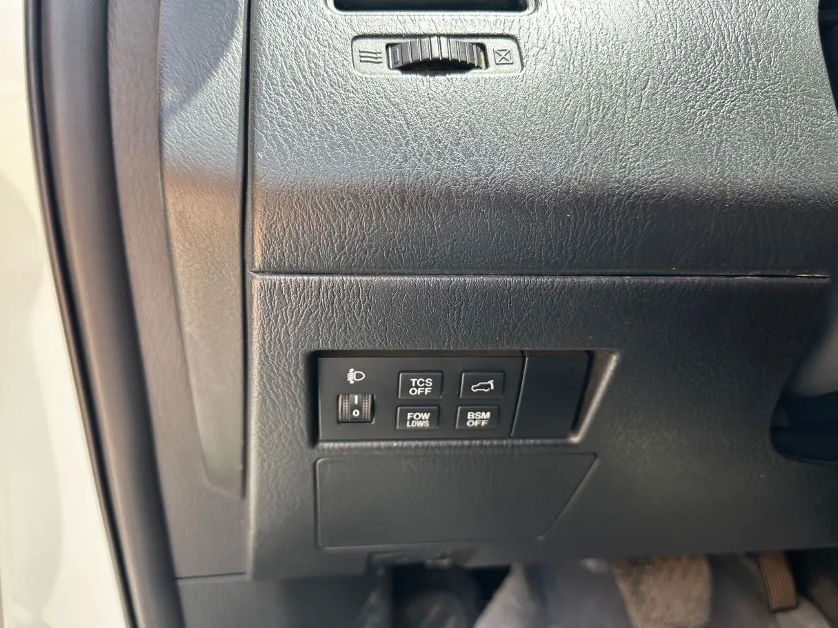 Car image 27
