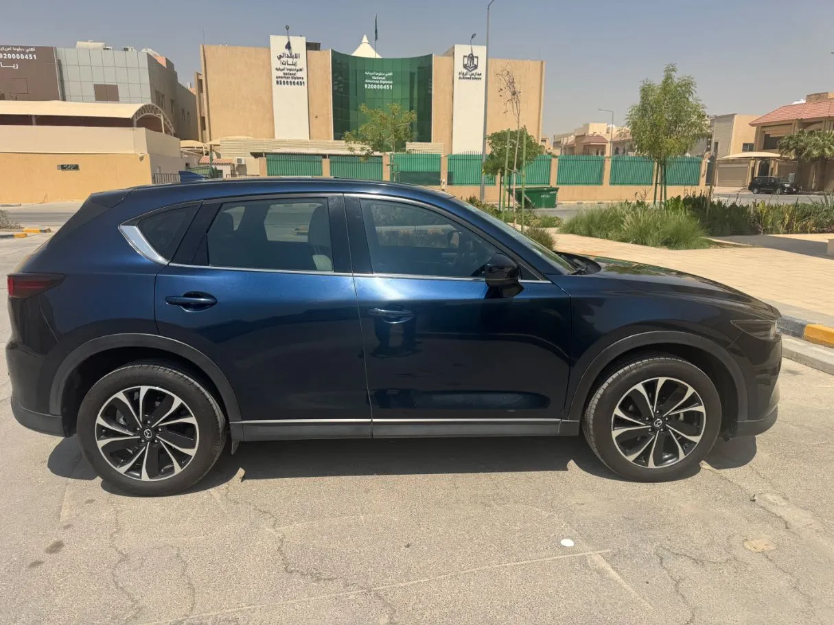 Car image 4