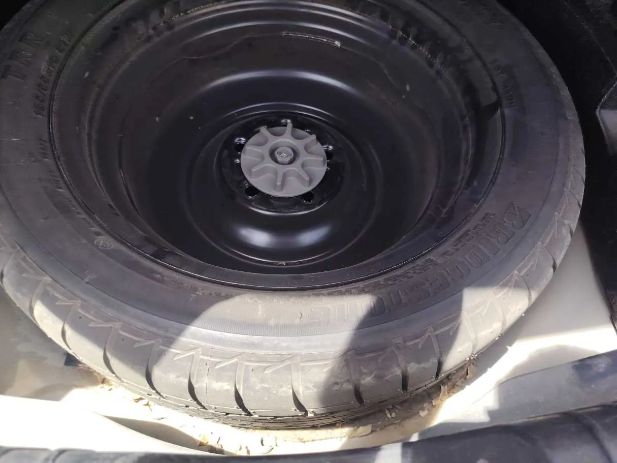 Car image 27