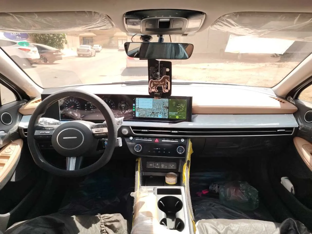 Car image 19