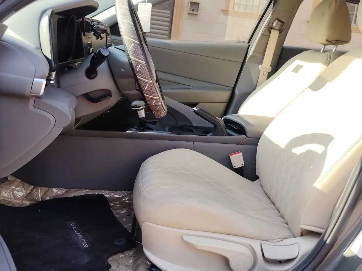 Car image 11