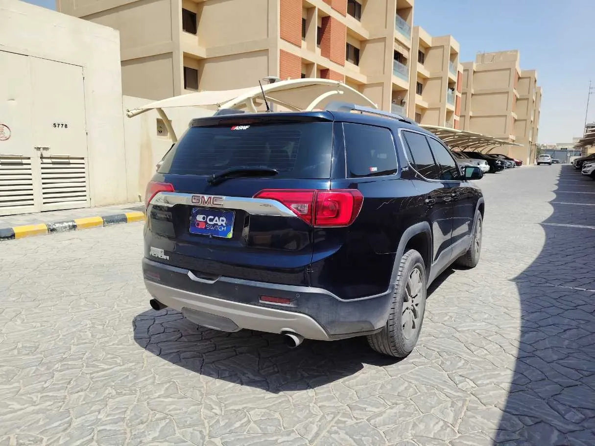 Car image 4