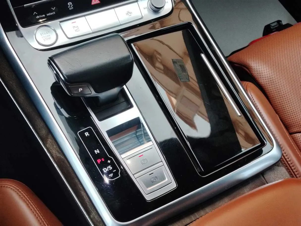 Car image 29