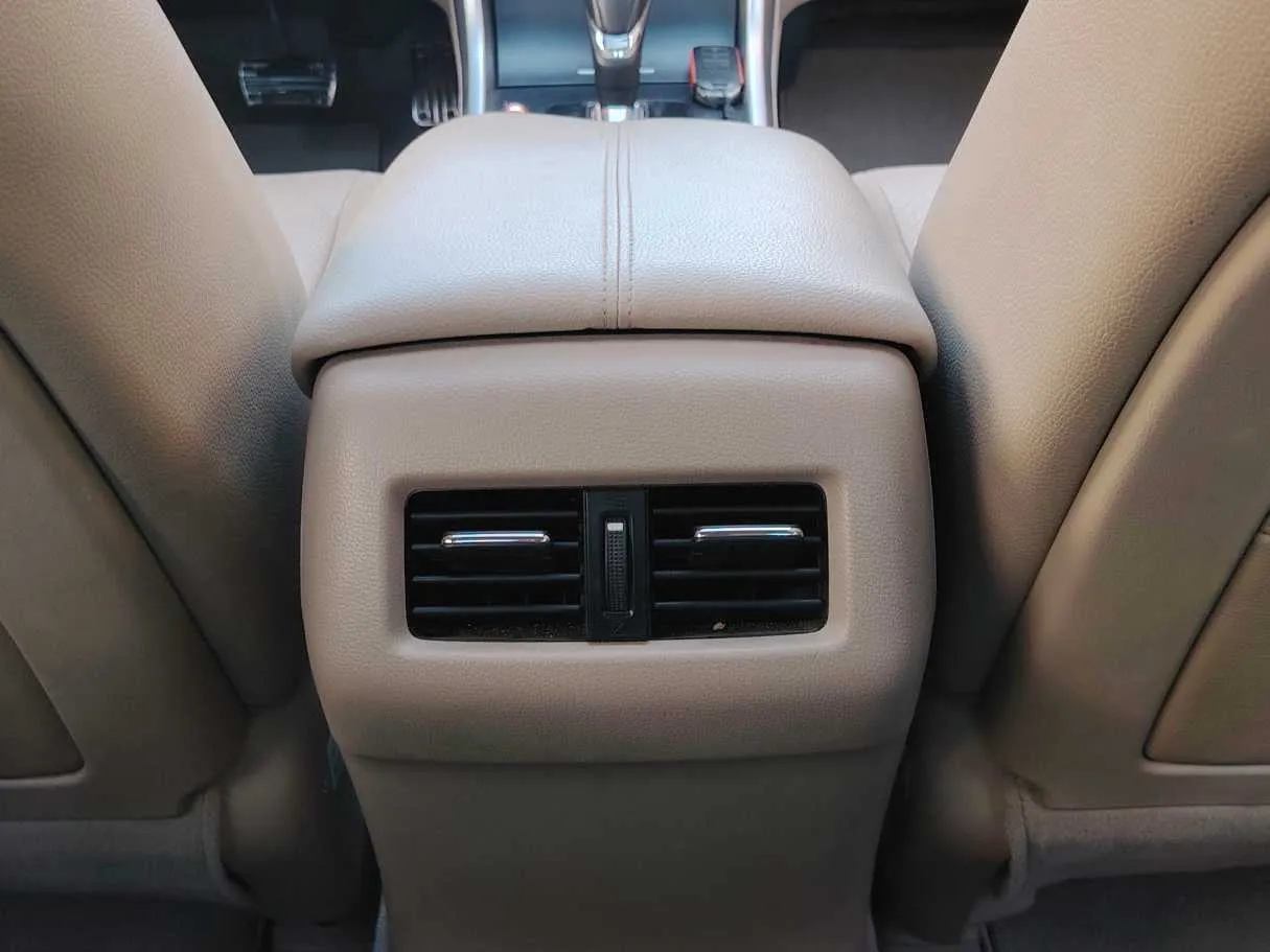 Car image 37
