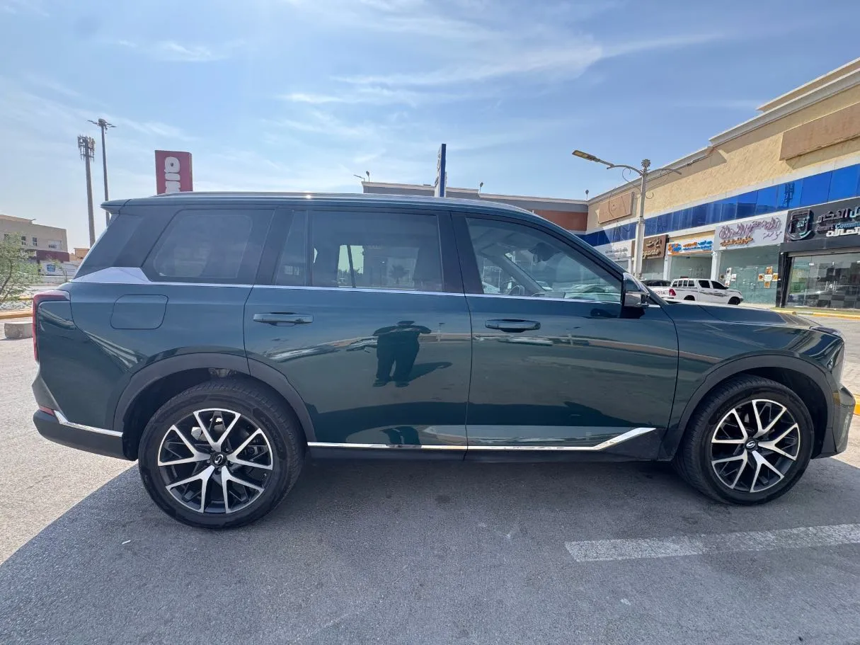 Car image 4