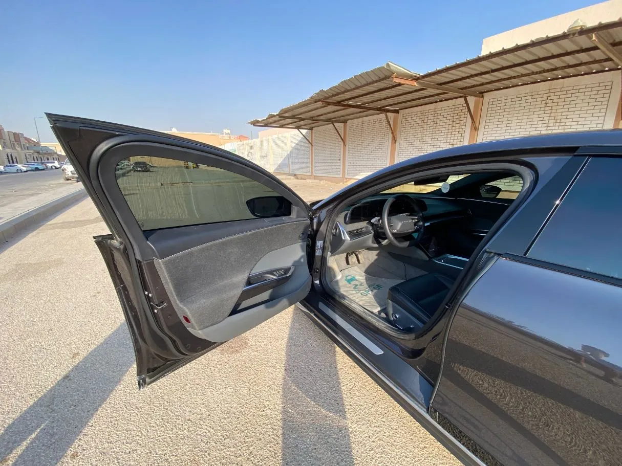 Car image 10