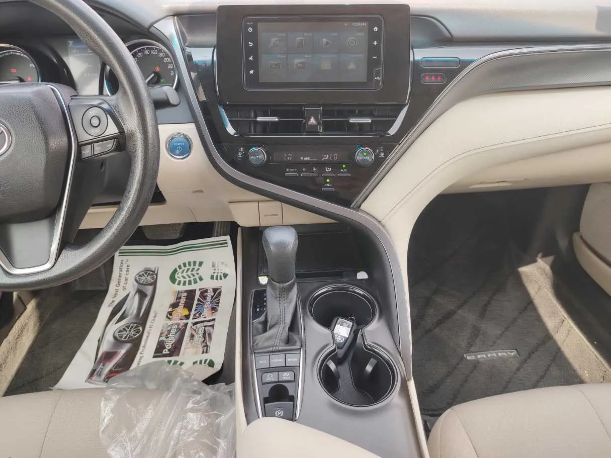 Car image 19