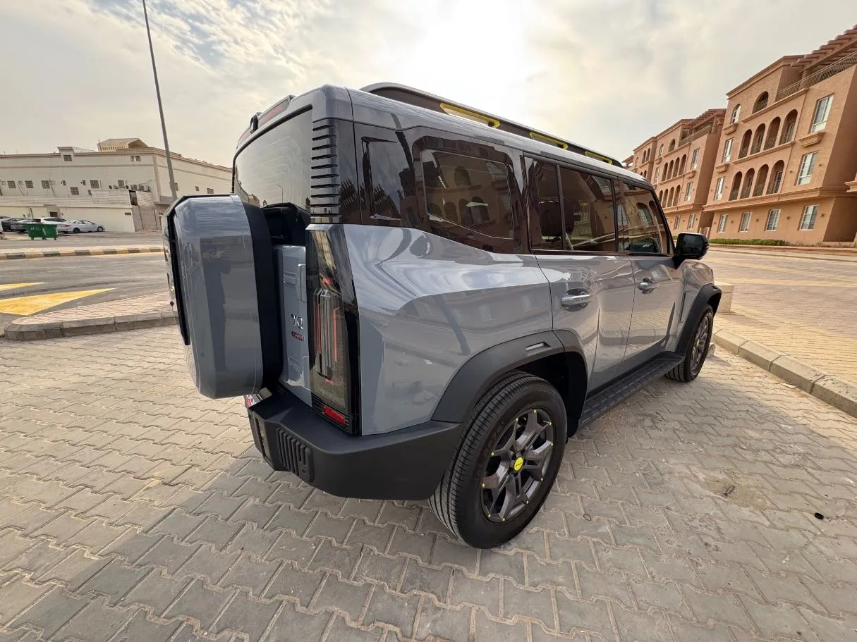Car image 5