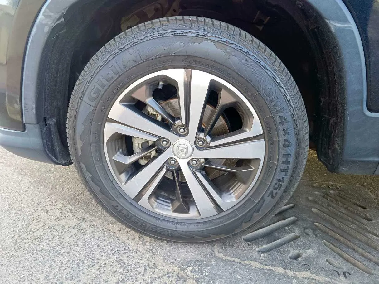 Car image 10