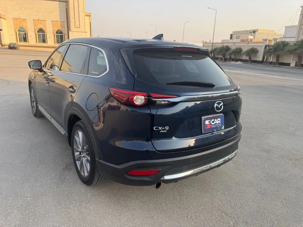 Car image 7