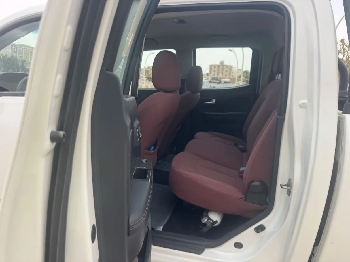 Car image 13
