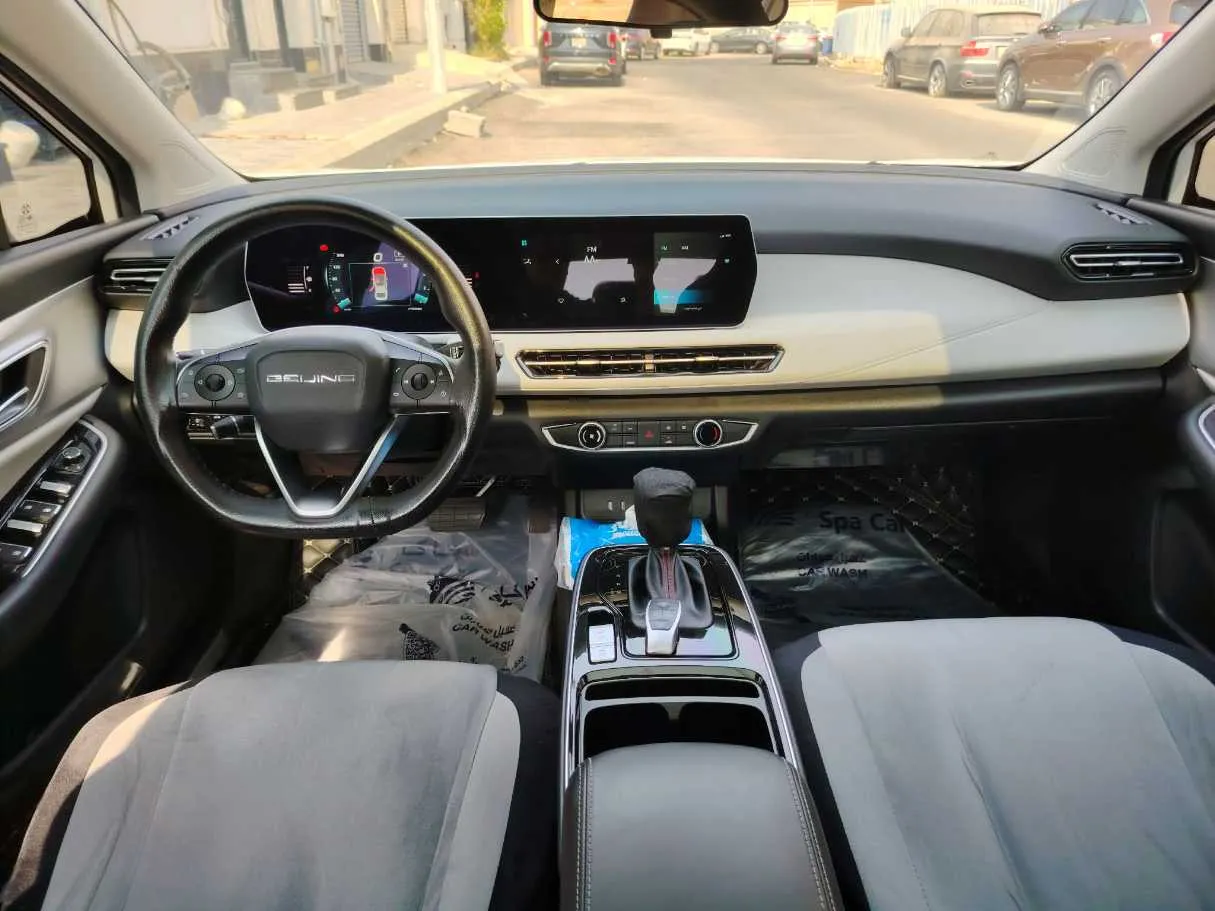 Car image 18