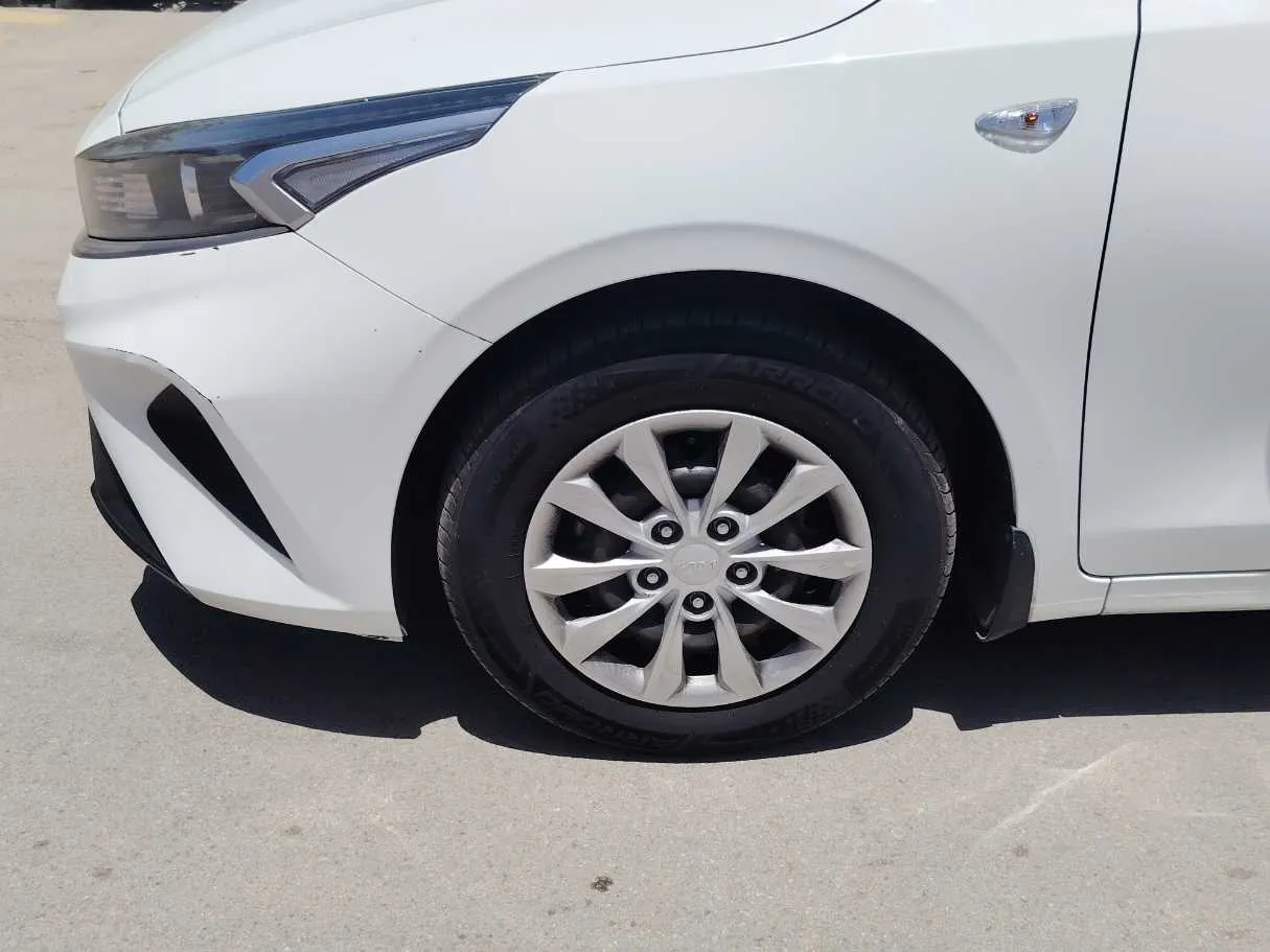 Car image 9