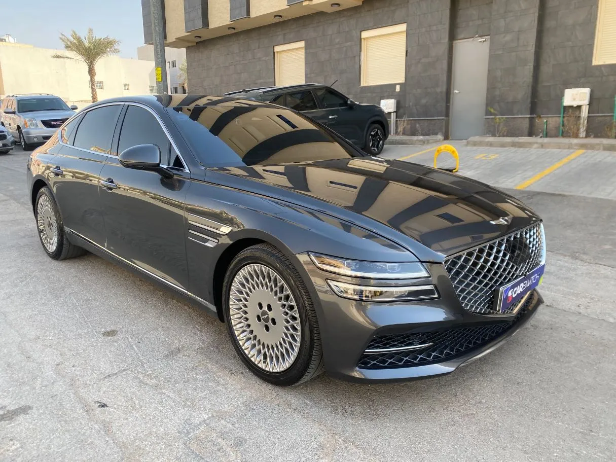 Car image 3