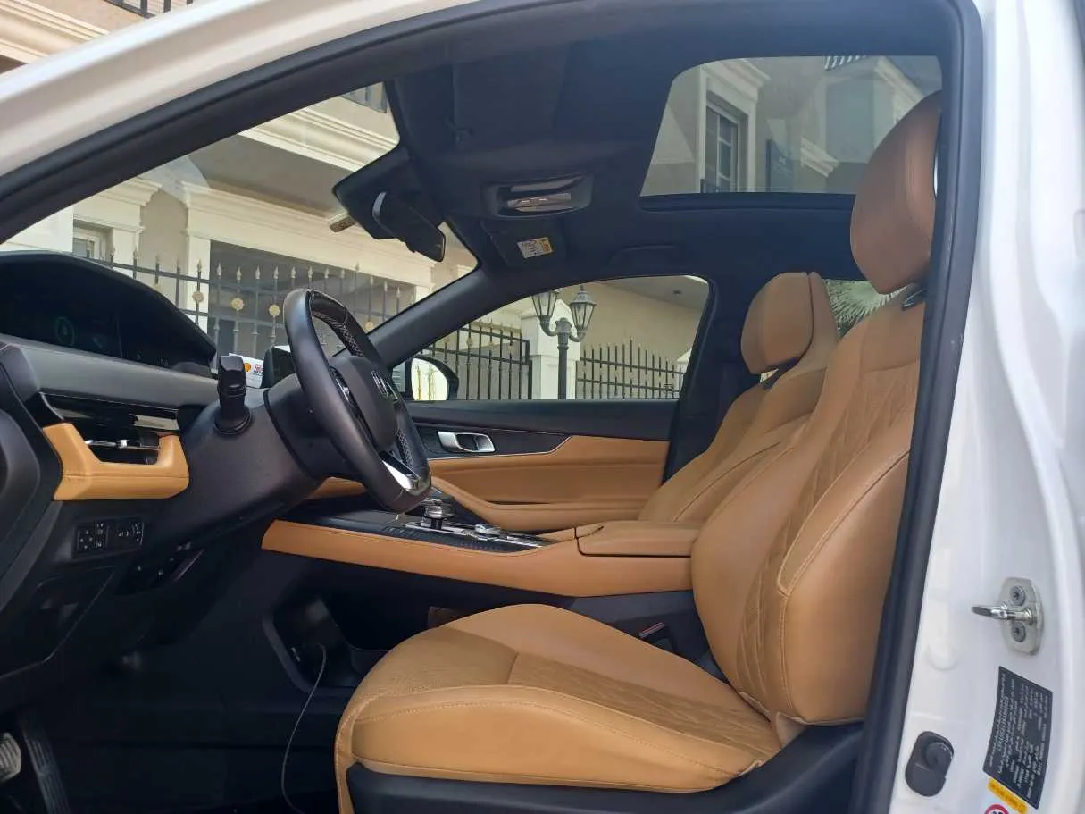 Car image 11