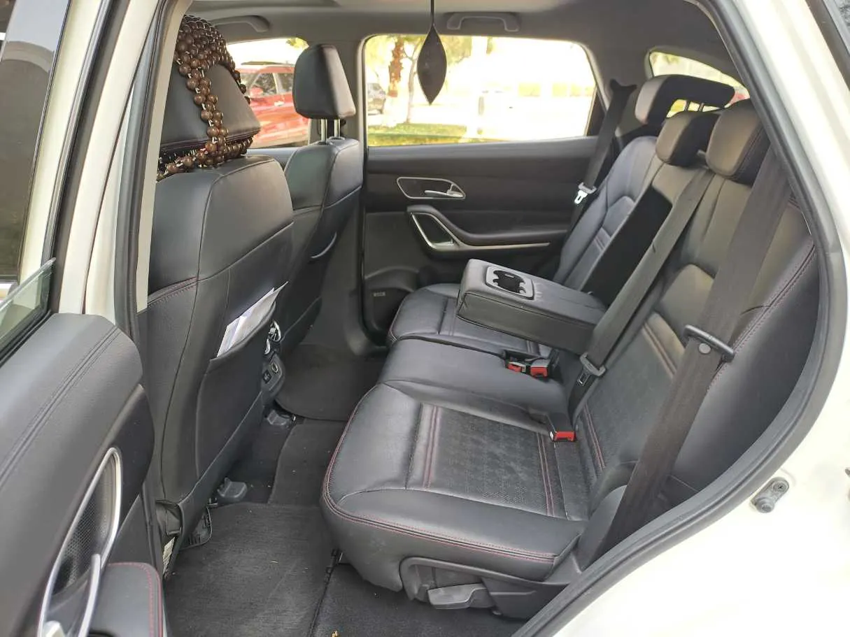 Car image 13