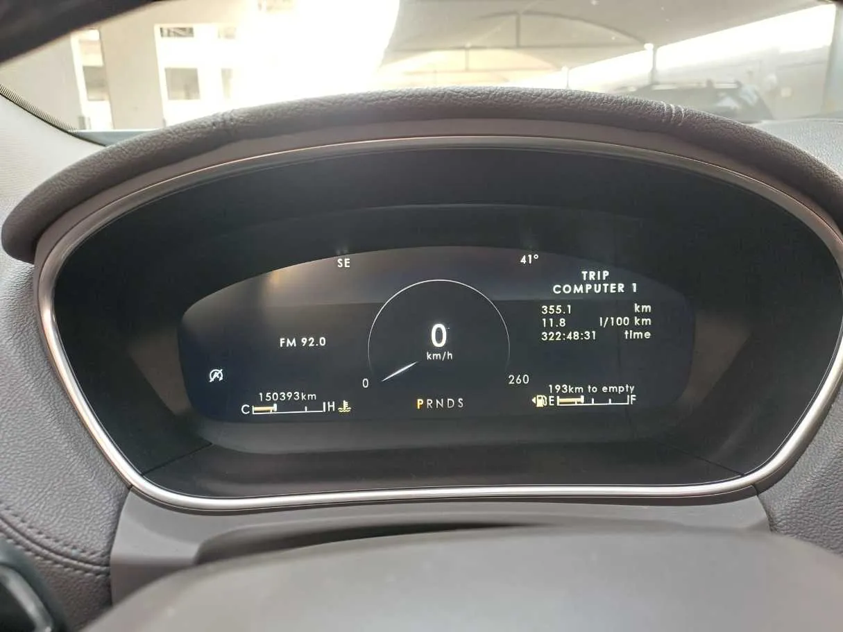 Car image 19