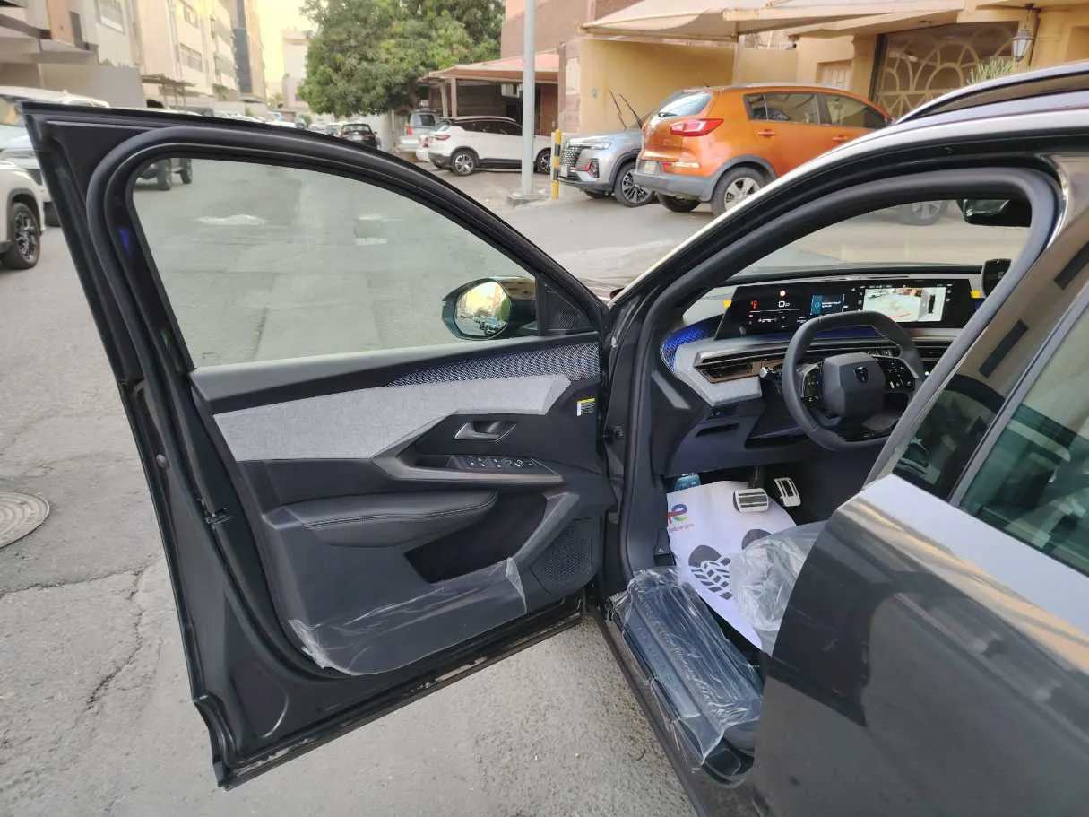 Car image 11
