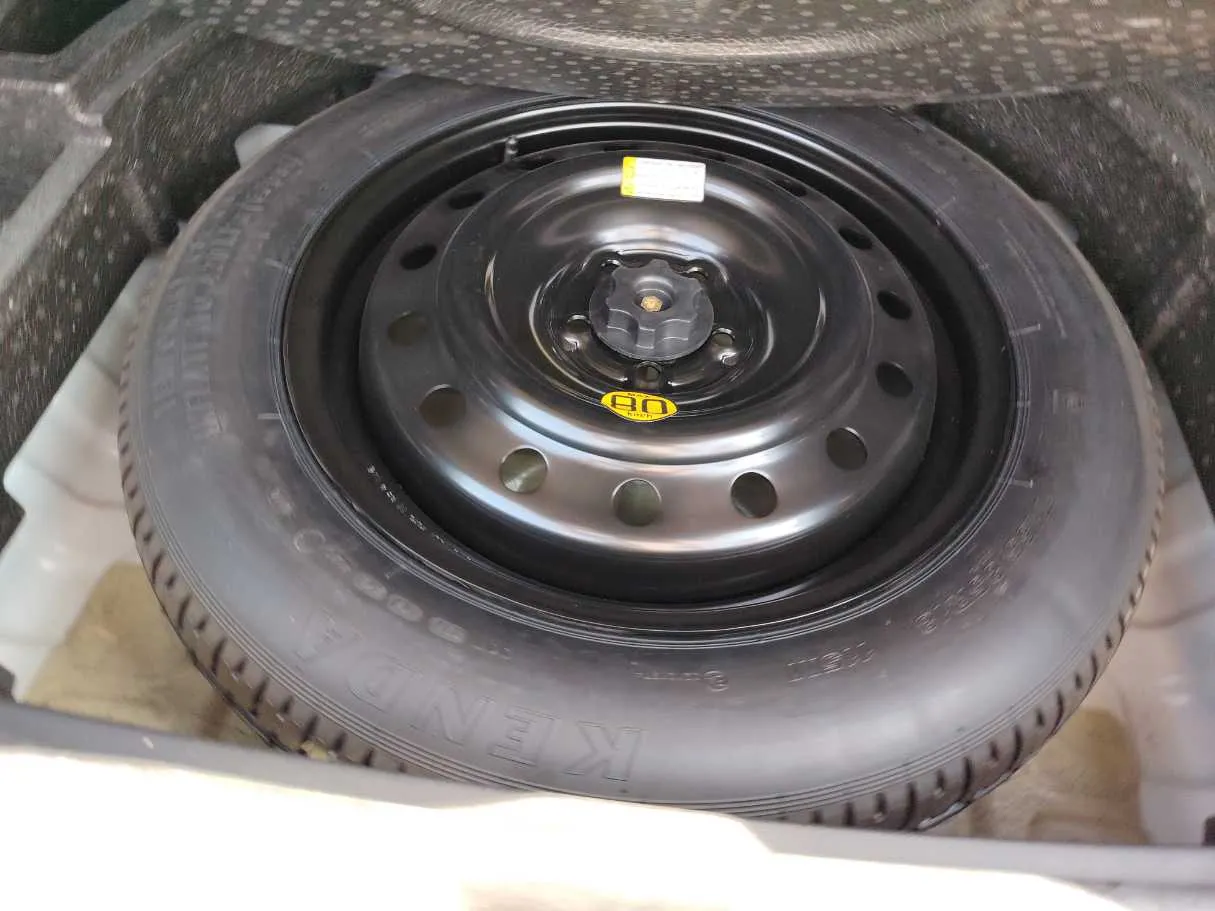 Car image 32