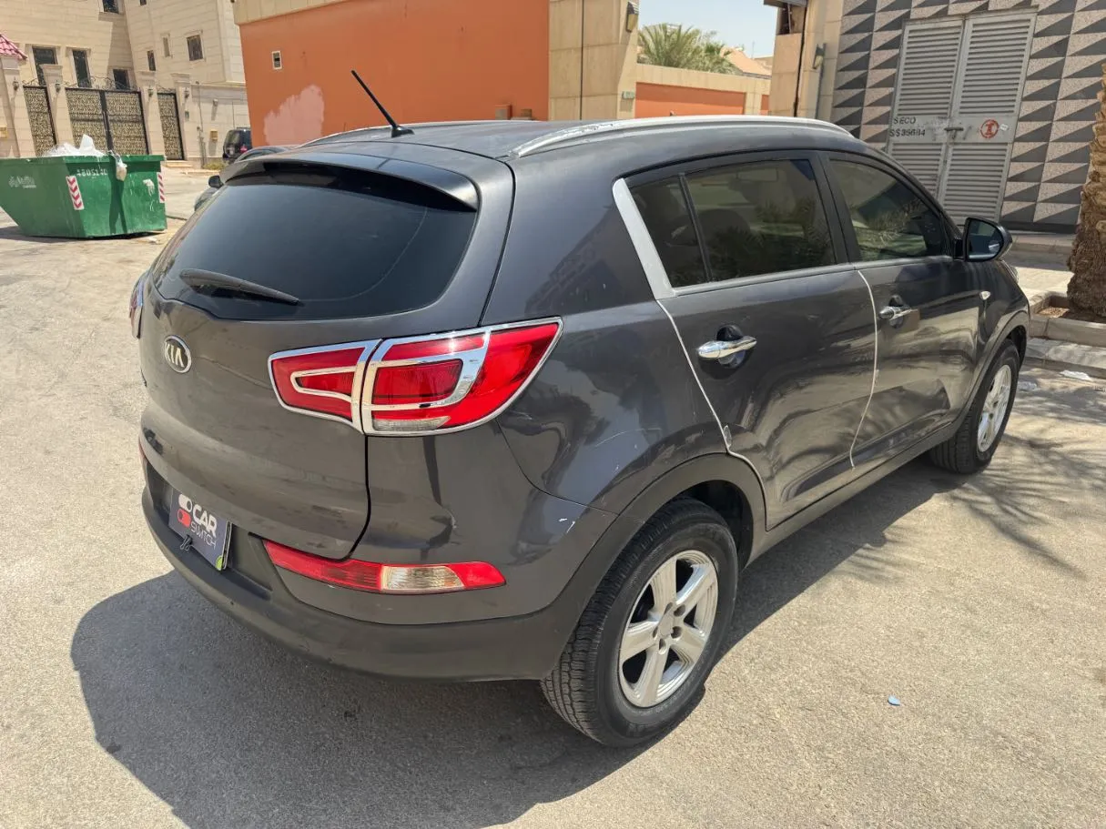 Car image 5