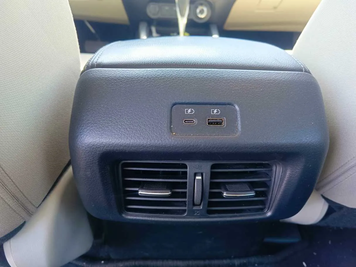 Car image 34