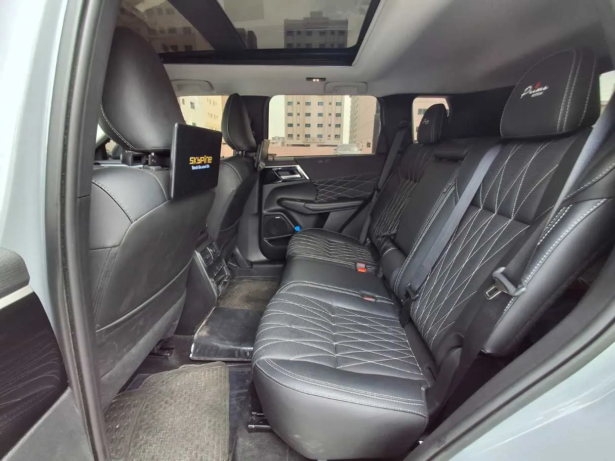 Car image 13