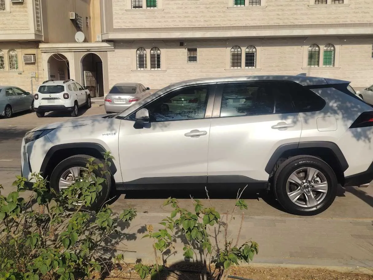 Car image 8