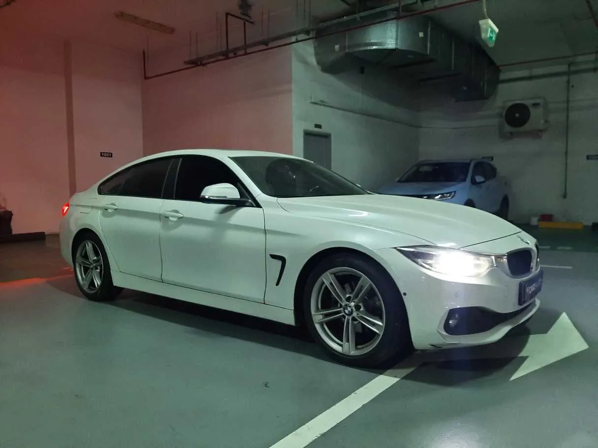 Car image 4